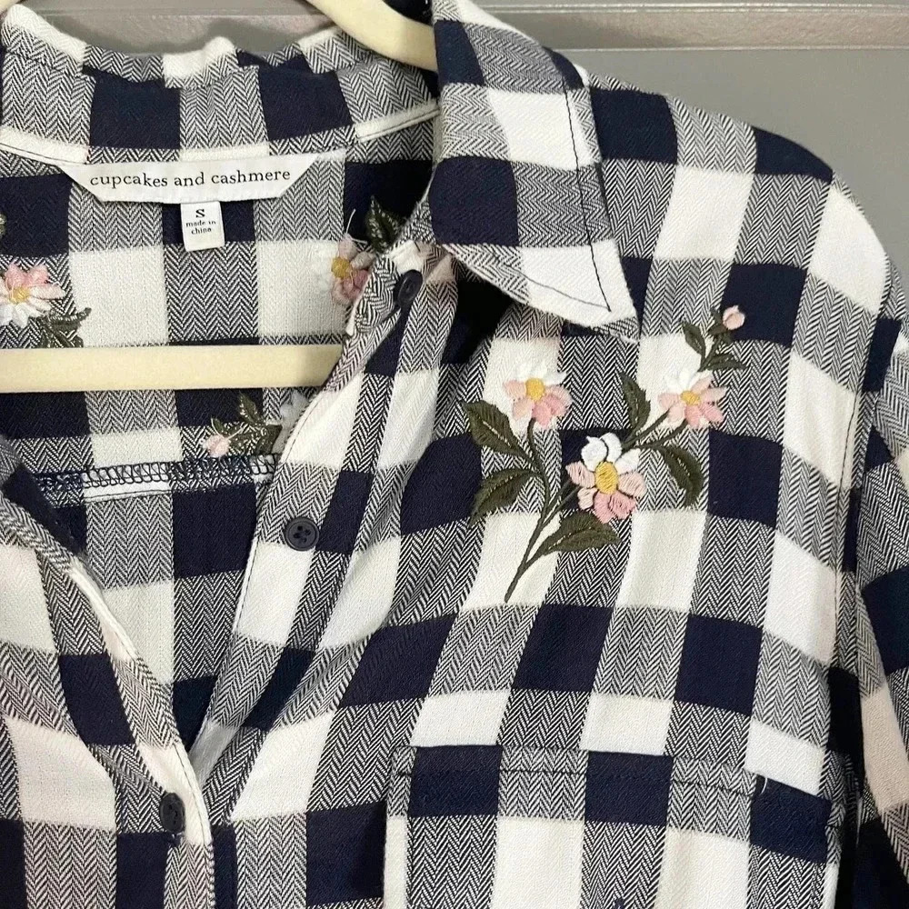 Cupcakes And Cashmere Check Floral Embroidery Collared Button Down Shirt Small - Picture 7 of 11